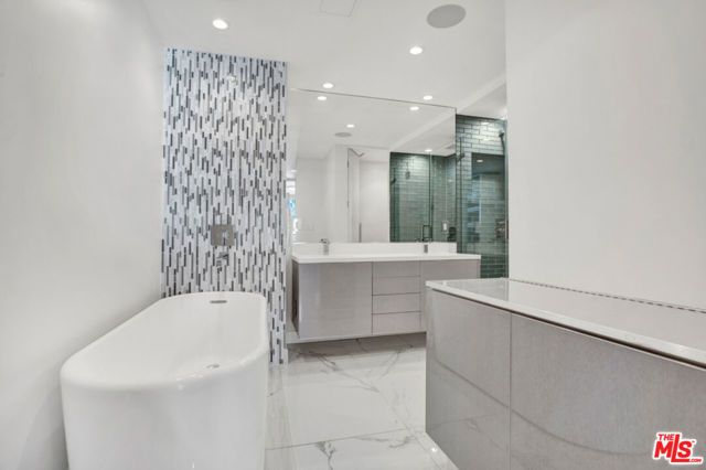 1100 Alta Loma Road 1103, West Hollywood, CA 90069