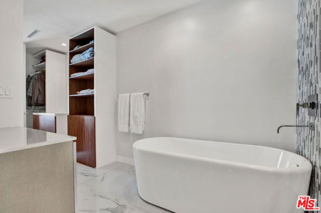 1100 Alta Loma Road 1103, West Hollywood, CA 90069