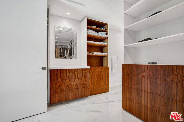 1100 Alta Loma Road 1103, West Hollywood, CA 90069