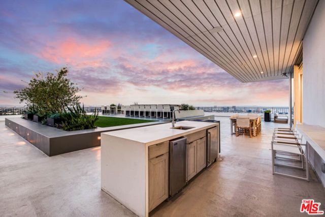 1100 Alta Loma Road 1103, West Hollywood, CA 90069