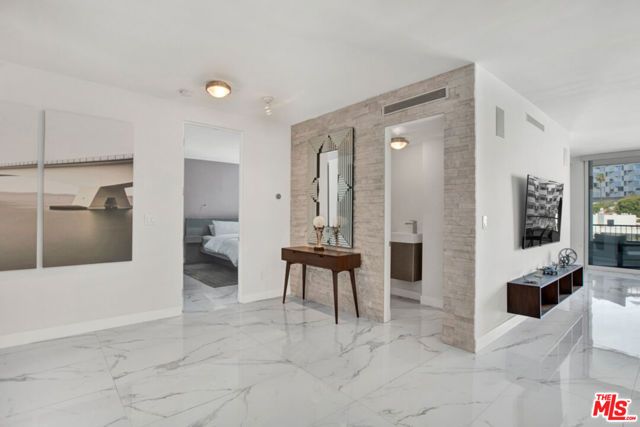 1100 Alta Loma Road 1103, West Hollywood, CA 90069