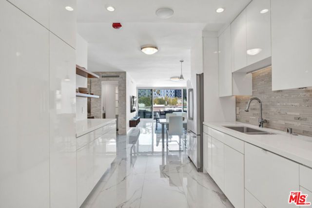 1100 Alta Loma Road 1103, West Hollywood, CA 90069