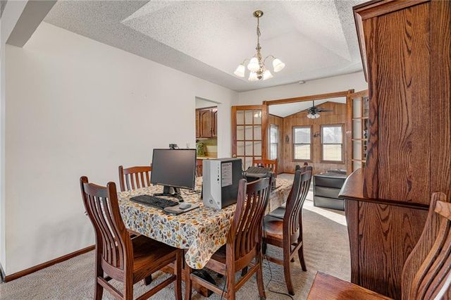 8636 Cedar Niles Road, Lenexa, KS 66227