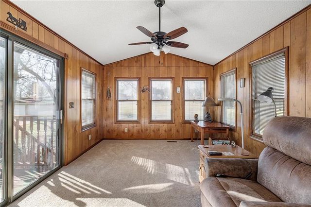 8636 Cedar Niles Road, Lenexa, KS 66227