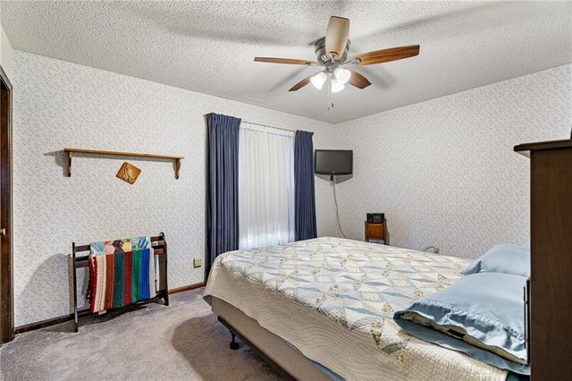 8636 Cedar Niles Road, Lenexa, KS 66227