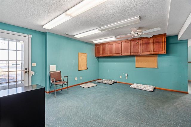 8636 Cedar Niles Road, Lenexa, KS 66227