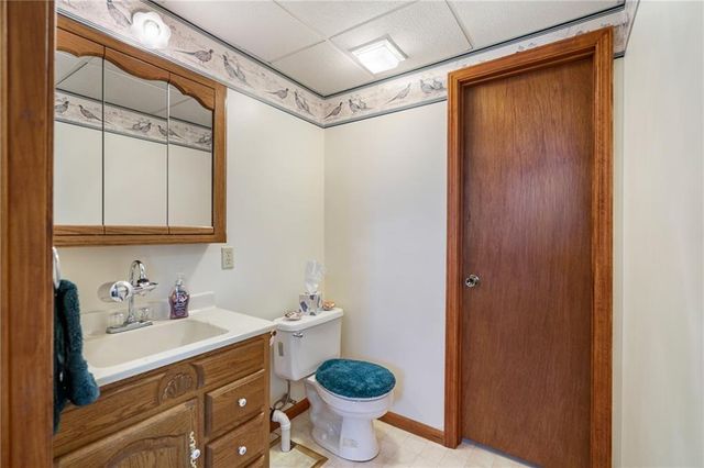 8636 Cedar Niles Road, Lenexa, KS 66227