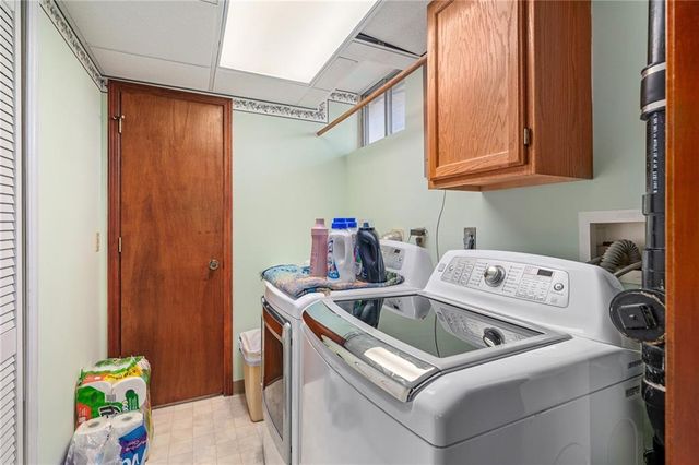 8636 Cedar Niles Road, Lenexa, KS 66227