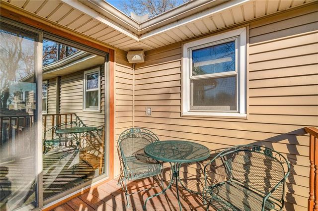 8636 Cedar Niles Road, Lenexa, KS 66227