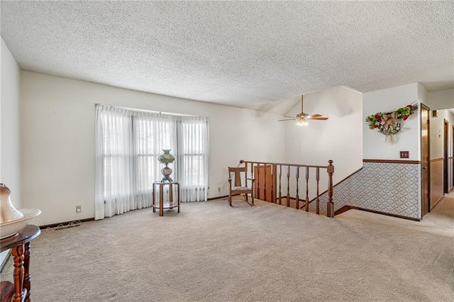 8636 Cedar Niles Road, Lenexa, KS 66227