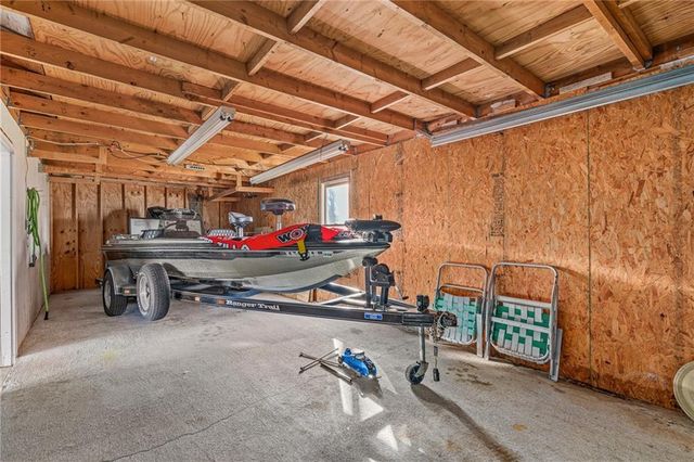 8636 Cedar Niles Road, Lenexa, KS 66227