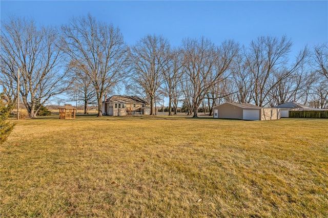 8636 Cedar Niles Road, Lenexa, KS 66227