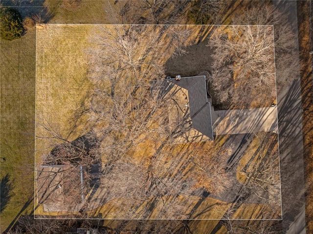 8636 Cedar Niles Road, Lenexa, KS 66227