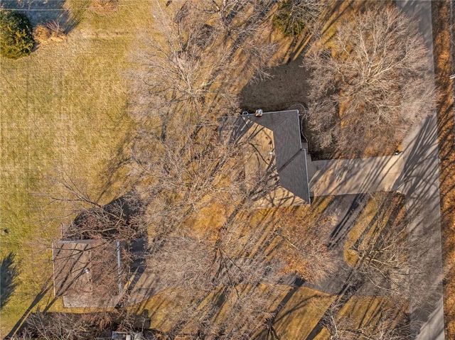 8636 Cedar Niles Road, Lenexa, KS 66227