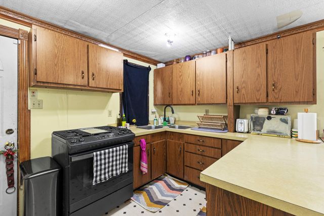 553 Manomin Avenue, Saint Paul, MN 55107
