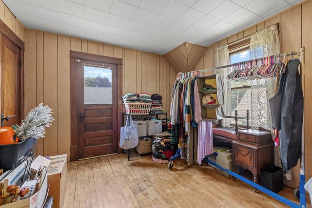 553 Manomin Avenue, Saint Paul, MN 55107