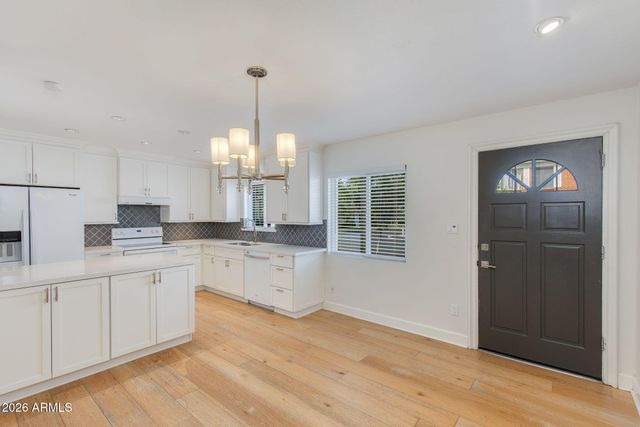 4099 E CAMPBELL Avenue, Phoenix, AZ 85018