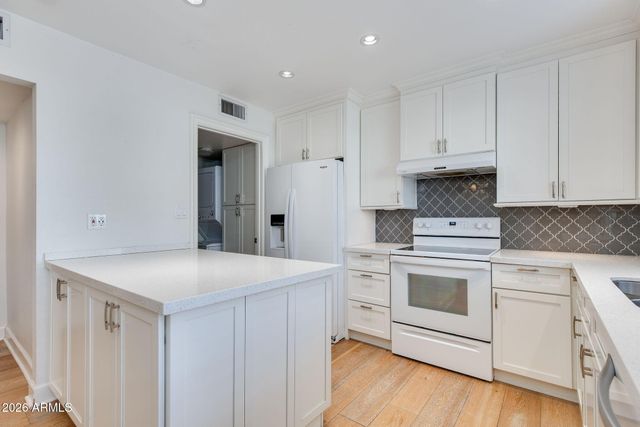 4099 E CAMPBELL Avenue, Phoenix, AZ 85018