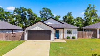 17018 Crossing Circle, Lindale, TX 75771