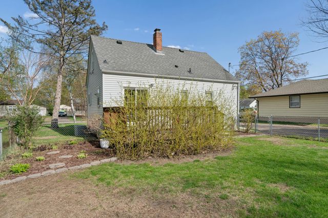 5631 Bryant Avenue N, Brooklyn Center, MN 55430
