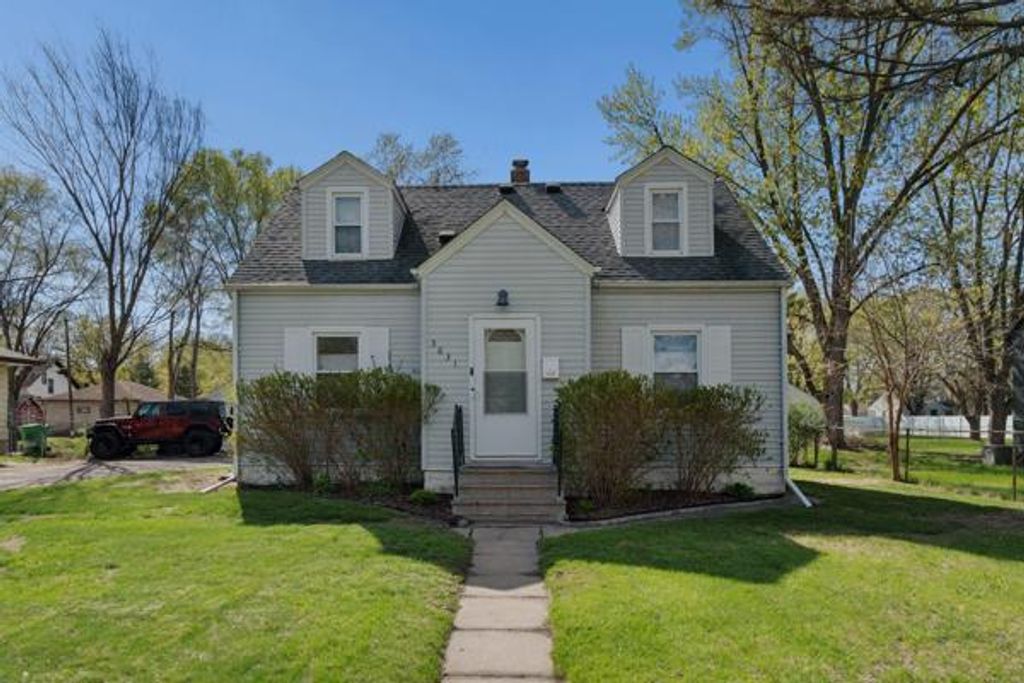 5631 Bryant Avenue N, Brooklyn Center, MN 55430