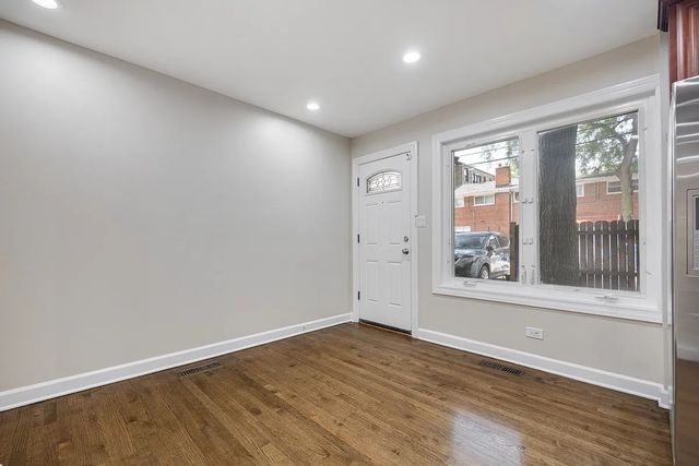 1715 W Thome Avenue, Chicago, IL 60660