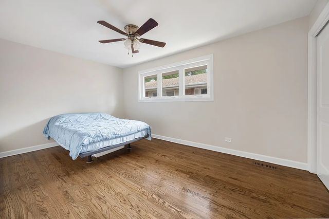 1715 W Thome Avenue, Chicago, IL 60660