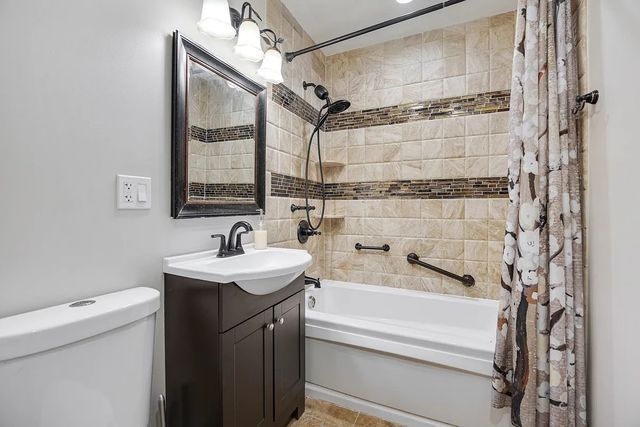 1715 W Thome Avenue, Chicago, IL 60660