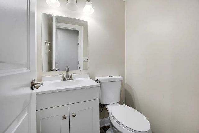 1715 W Thome Avenue, Chicago, IL 60660