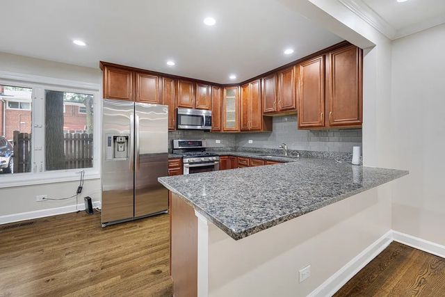 1715 W Thome Avenue, Chicago, IL 60660