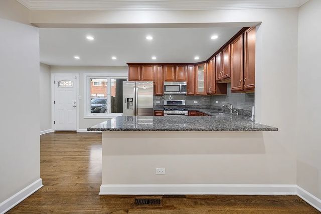 1715 W Thome Avenue, Chicago, IL 60660