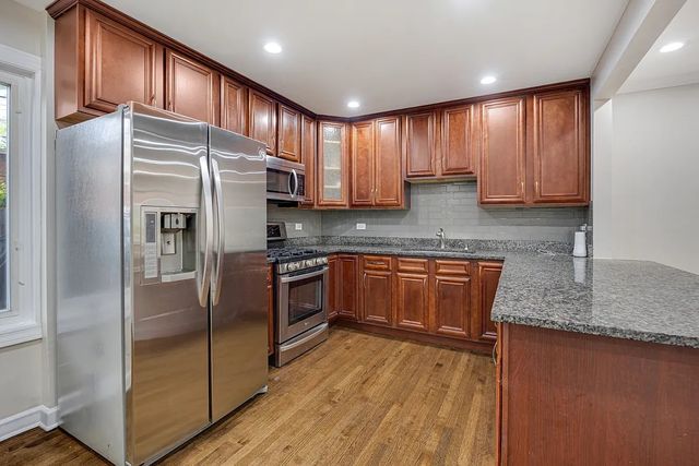 1715 W Thome Avenue, Chicago, IL 60660