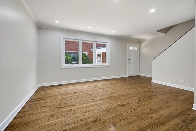 1715 W Thome Avenue, Chicago, IL 60660