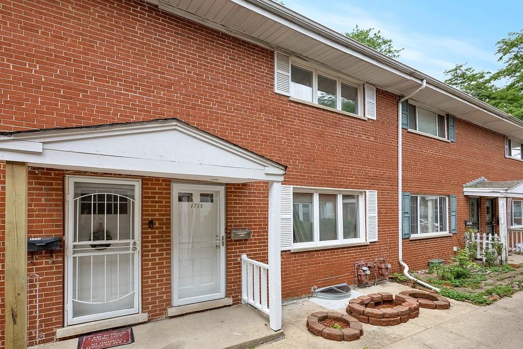 1715 W Thome Avenue, Chicago, IL 60660