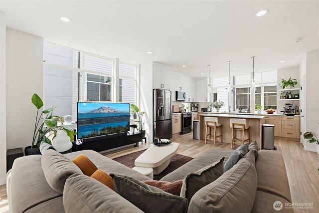 902 N 86th Street, Seattle, WA 98103