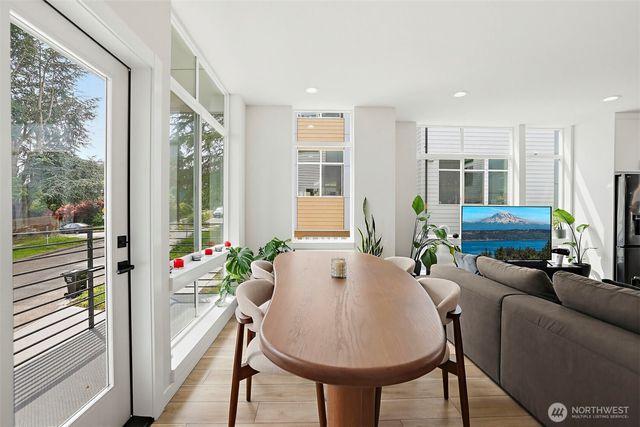 902 N 86th Street, Seattle, WA 98103