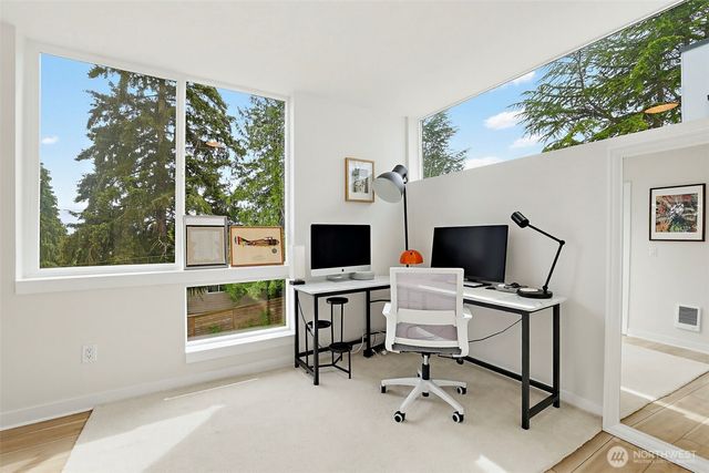 902 N 86th Street, Seattle, WA 98103