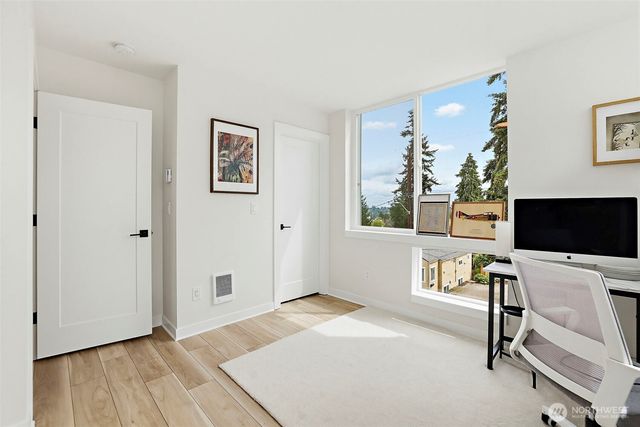 902 N 86th Street, Seattle, WA 98103