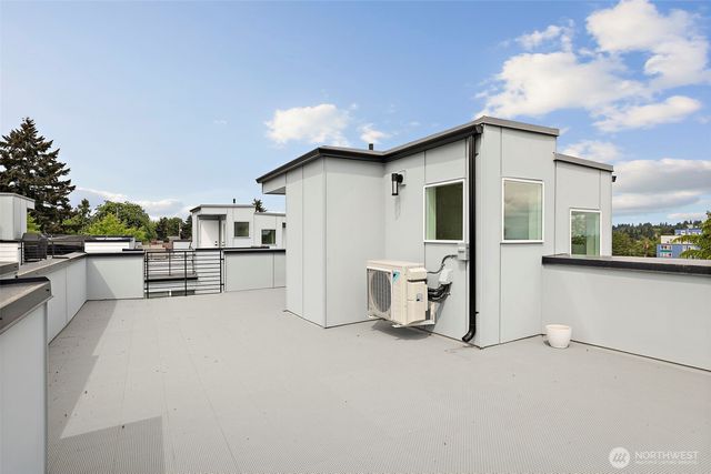 902 N 86th Street, Seattle, WA 98103