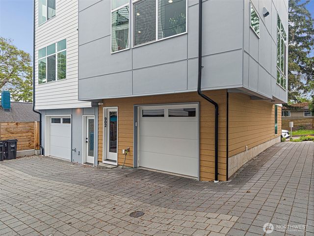 902 N 86th Street, Seattle, WA 98103