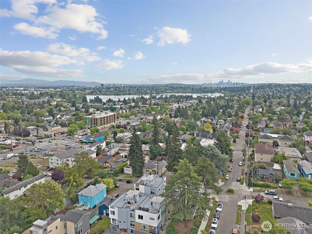 902 N 86th Street, Seattle, WA 98103