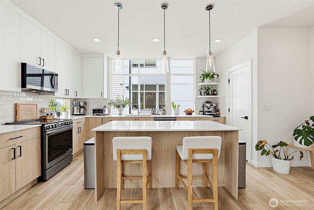 902 N 86th Street, Seattle, WA 98103