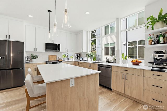 902 N 86th Street, Seattle, WA 98103