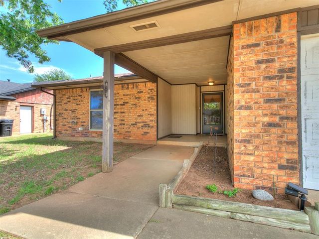 904 SE 15th Street, Moore, OK 73160