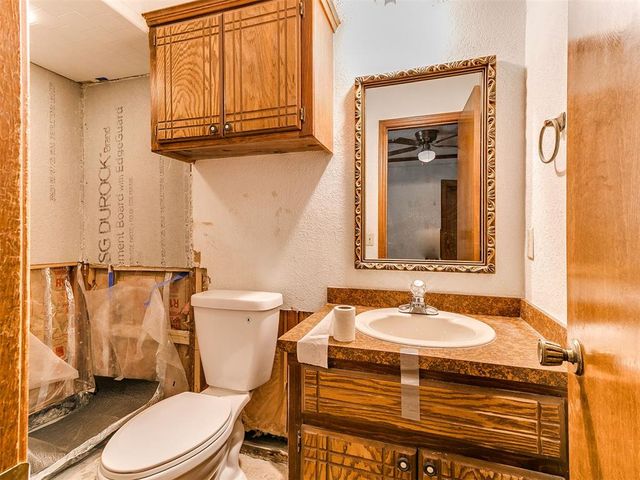 904 SE 15th Street, Moore, OK 73160