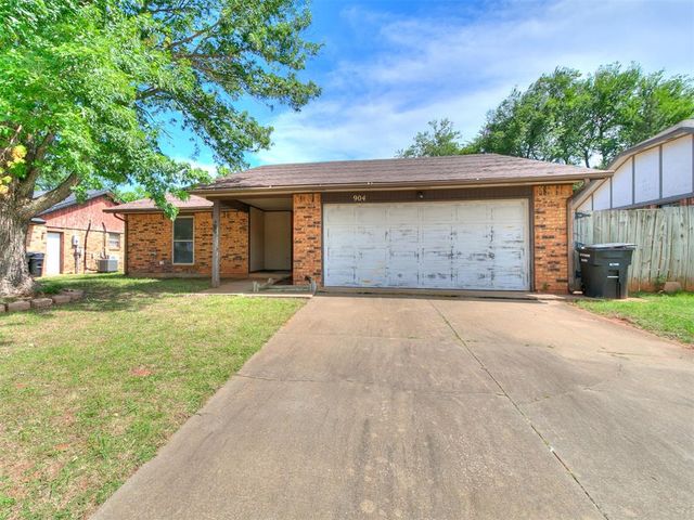904 SE 15th Street, Moore, OK 73160