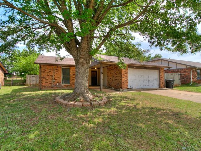 904 SE 15th Street, Moore, OK 73160
