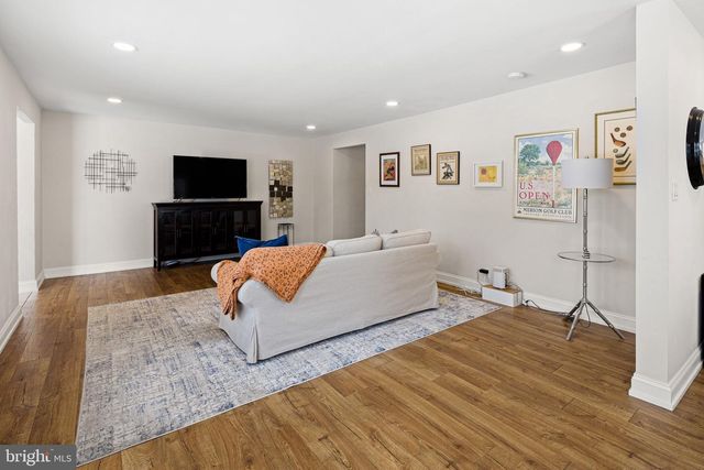 910 EDANN RD, Oreland, PA 19075