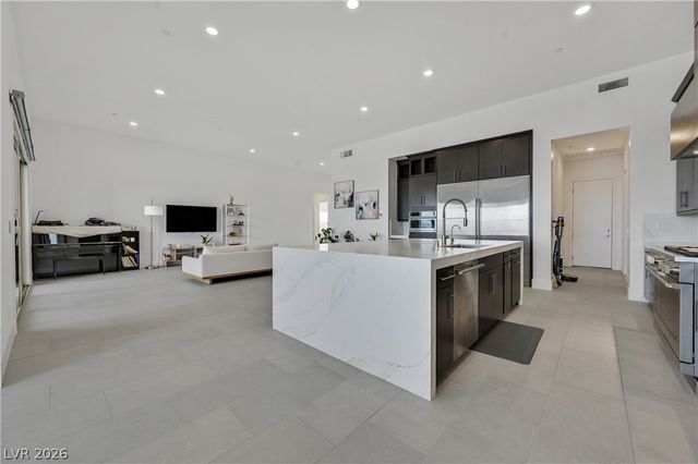 472 Sand Dune Arch Street, Las Vegas, NV 89138