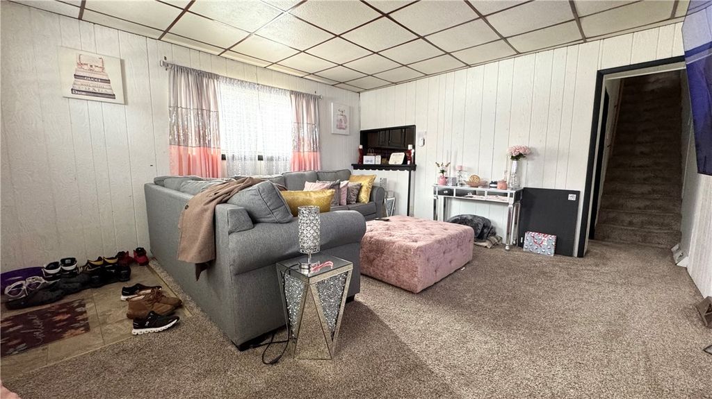 Image 2 of property listing at 1212 Finch St, New Castle, PA 16101